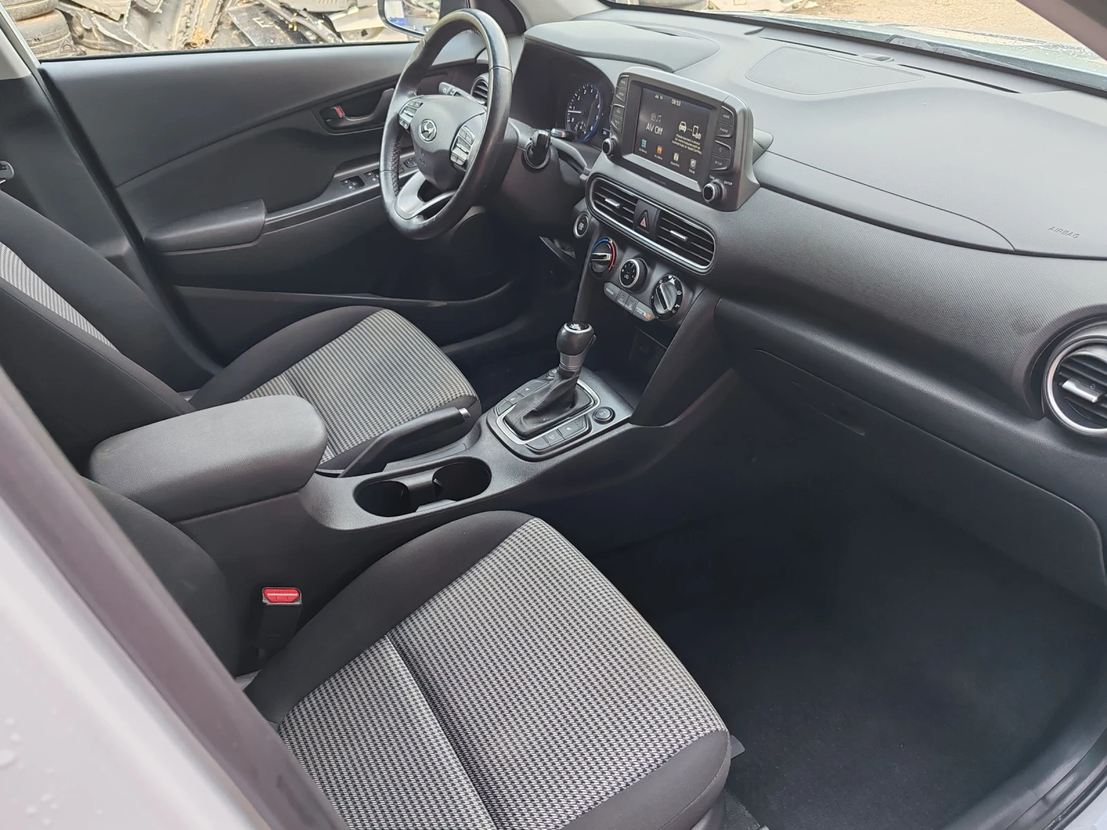 Hyundai Kona 1.6 TGDI LIMITED 4X4 - изображение 9