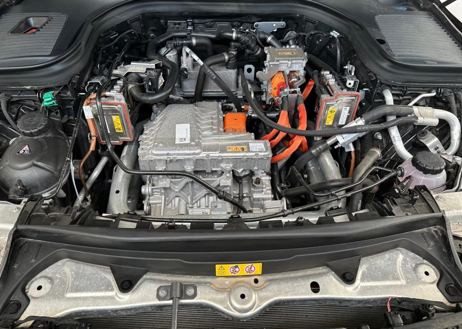 Mercedes-Benz EQC 400/408HP/4M/MULTIBEAM/CAM/NAVI/DIGITAL/210z, снимка 14 - Автомобили и джипове - 53987452