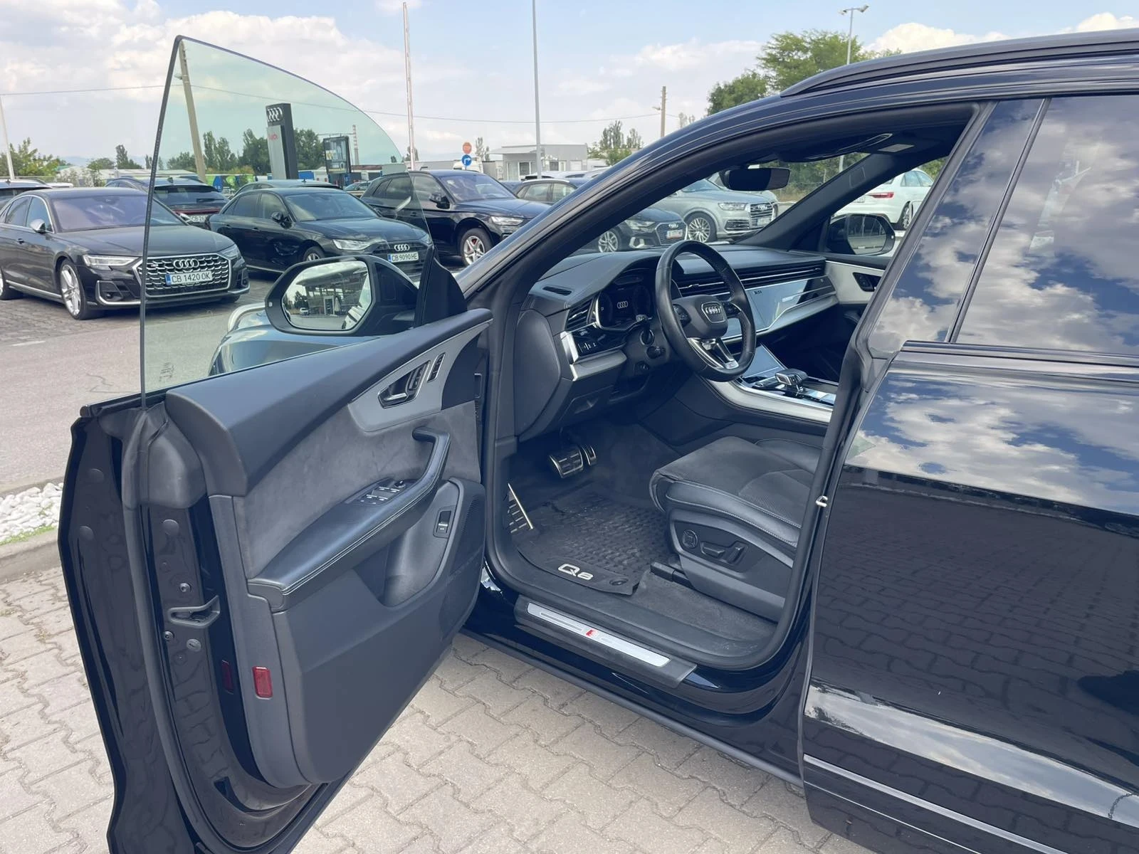 Audi Q8 S LINE, снимка 8 - Автомобили и джипове - 56038626