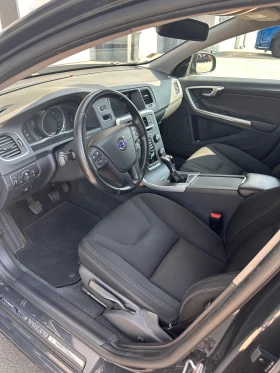 Volvo V60 Momentum, снимка 9