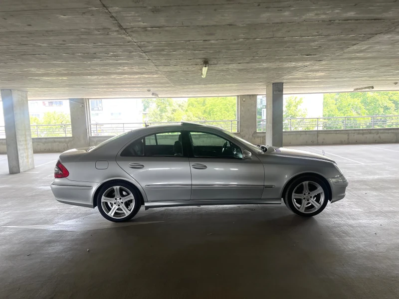 Mercedes-Benz E 320 224Hp 7G-TR СЕДАН FACELIFT РЕГИСТР И ОБСЛУЖЕН ТОП, снимка 2 - Автомобили и джипове - 47252732