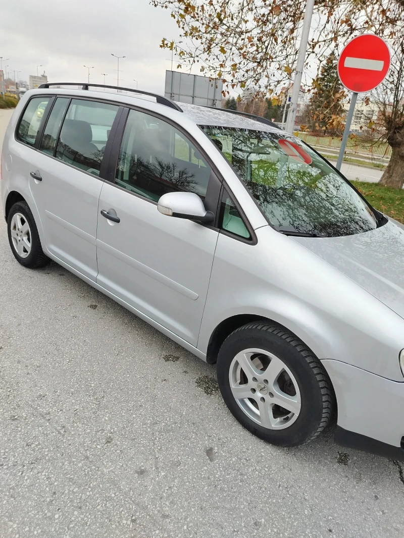 VW Touran, снимка 4 - Автомобили и джипове - 48258919