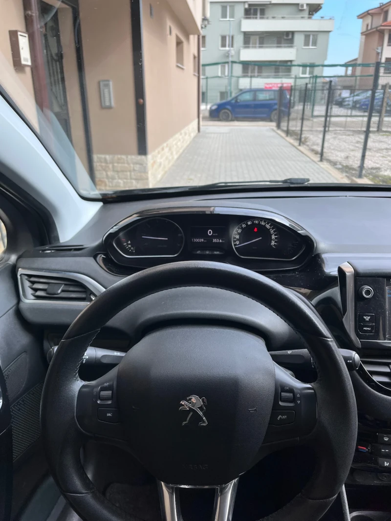 Peugeot 208, снимка 8 - Автомобили и джипове - 49222297