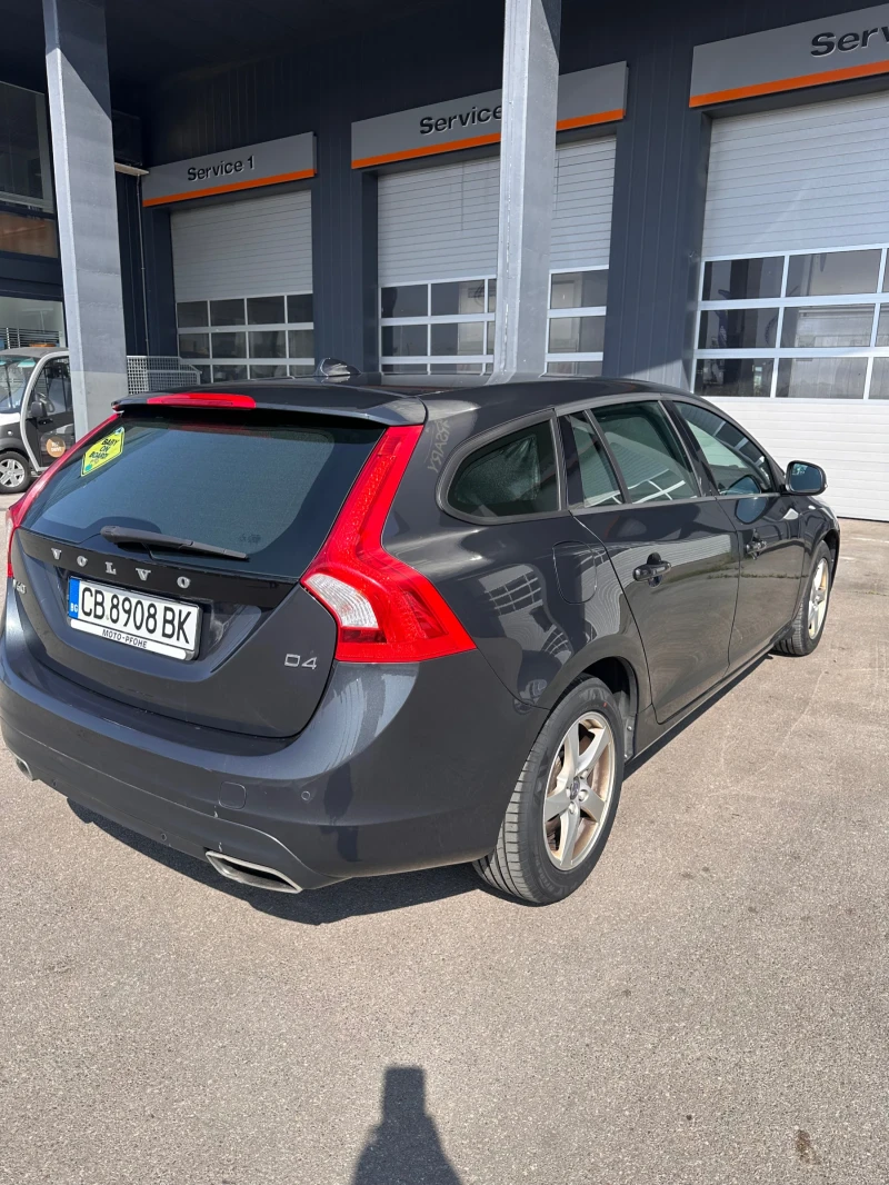 Volvo V60 Momentum, снимка 3 - Автомобили и джипове - 52590478