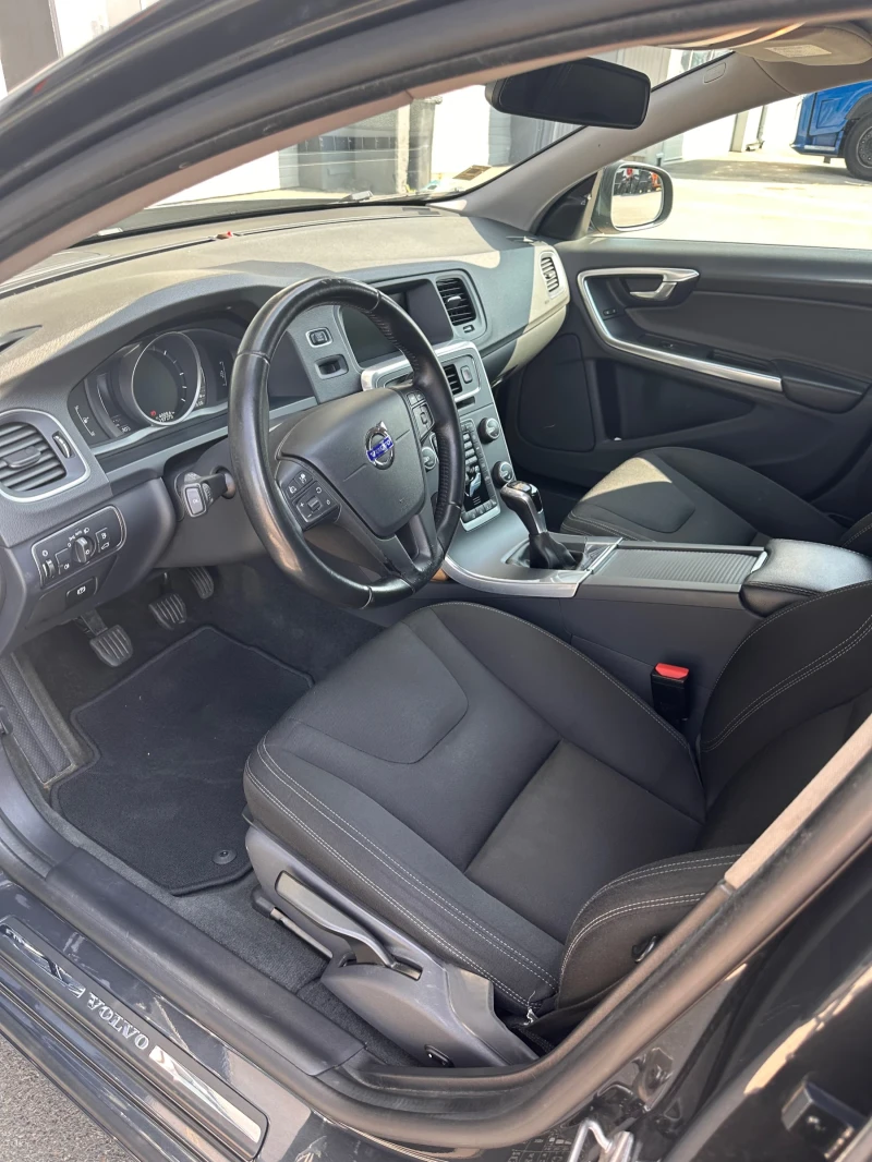 Volvo V60 Momentum, снимка 9 - Автомобили и джипове - 52590478