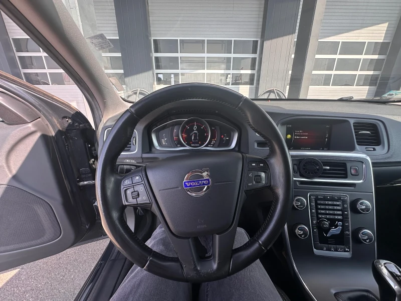 Volvo V60 Momentum, снимка 7 - Автомобили и джипове - 52590478