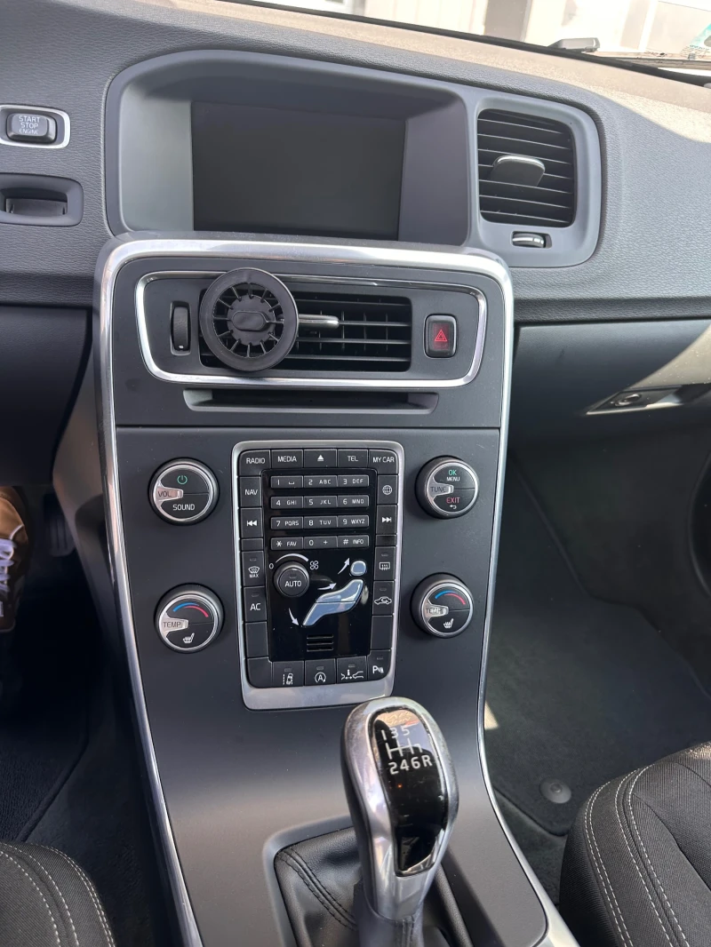 Volvo V60 Momentum, снимка 8 - Автомобили и джипове - 52590478