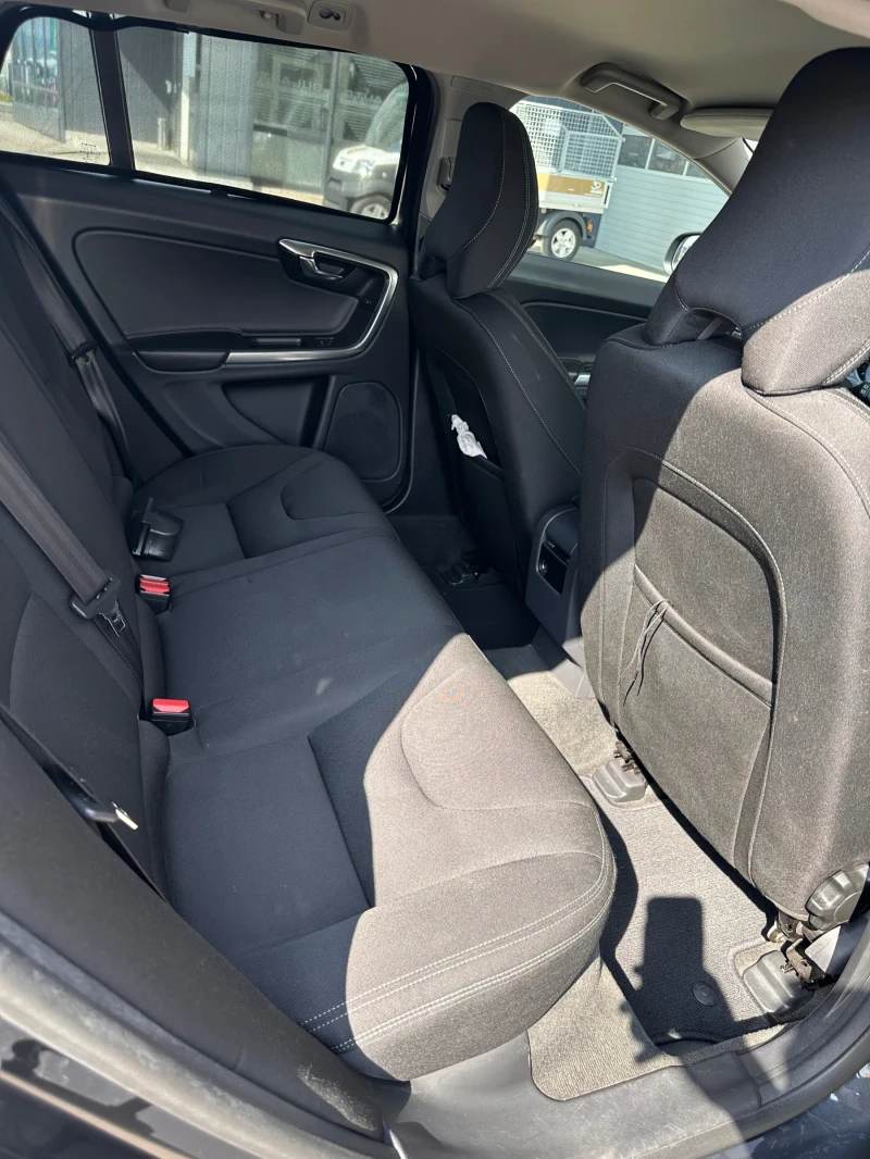 Volvo V60 Momentum, снимка 10 - Автомобили и джипове - 52590478