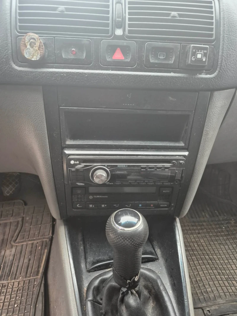 VW Golf Бензин газ, снимка 5 - Автомобили и джипове - 52973224