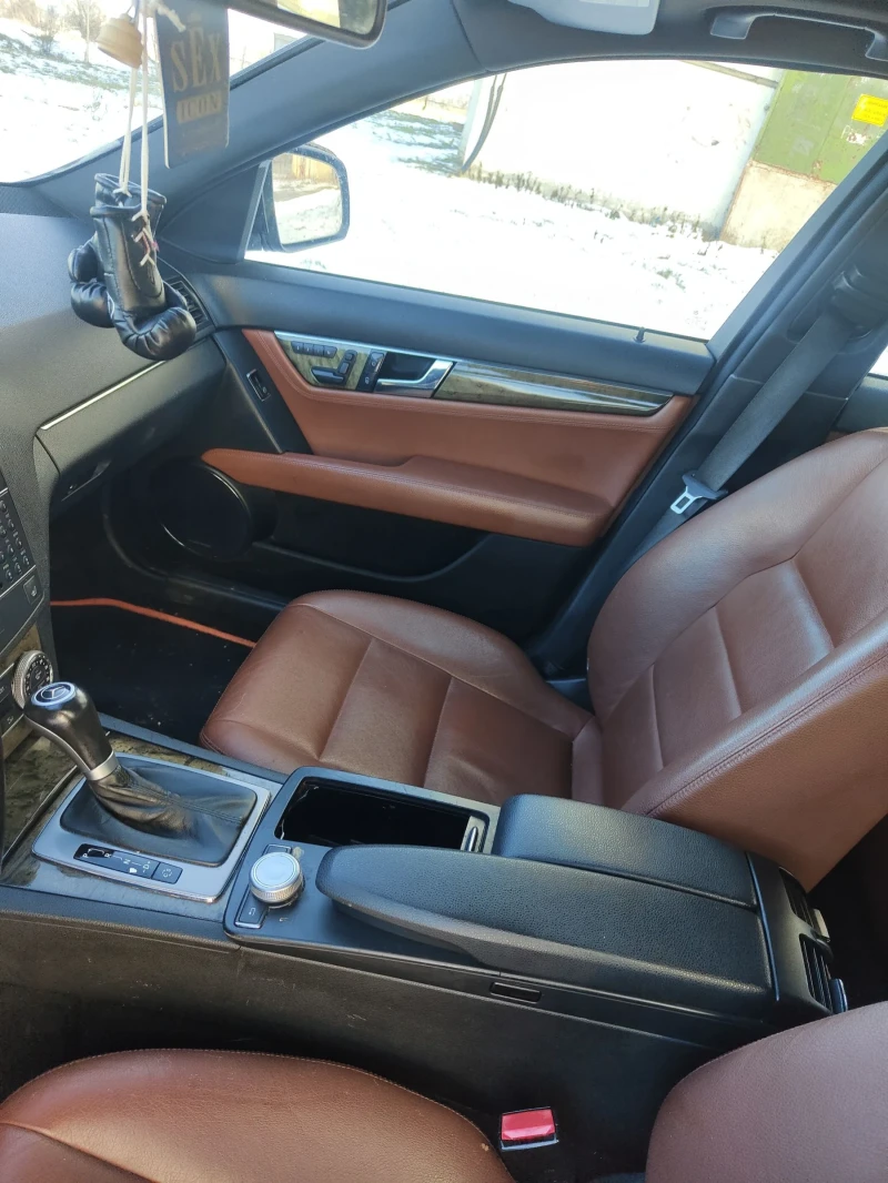 Mercedes-Benz C 320, снимка 8 - Автомобили и джипове - 53168490