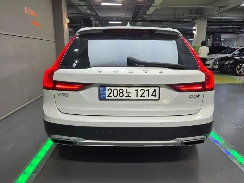 Volvo V90, снимка 4 - Автомобили и джипове - 56687980