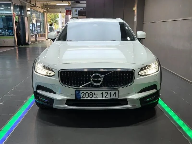 Volvo V90, снимка 3 - Автомобили и джипове - 56687980