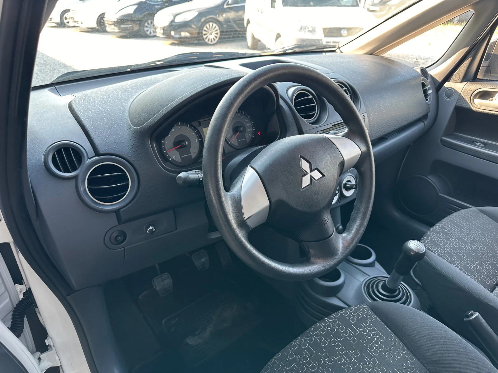 Mitsubishi Colt 1.1i - изображение 8