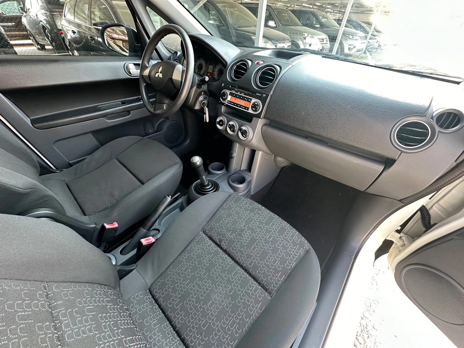 Mitsubishi Colt 1.1i - изображение 9