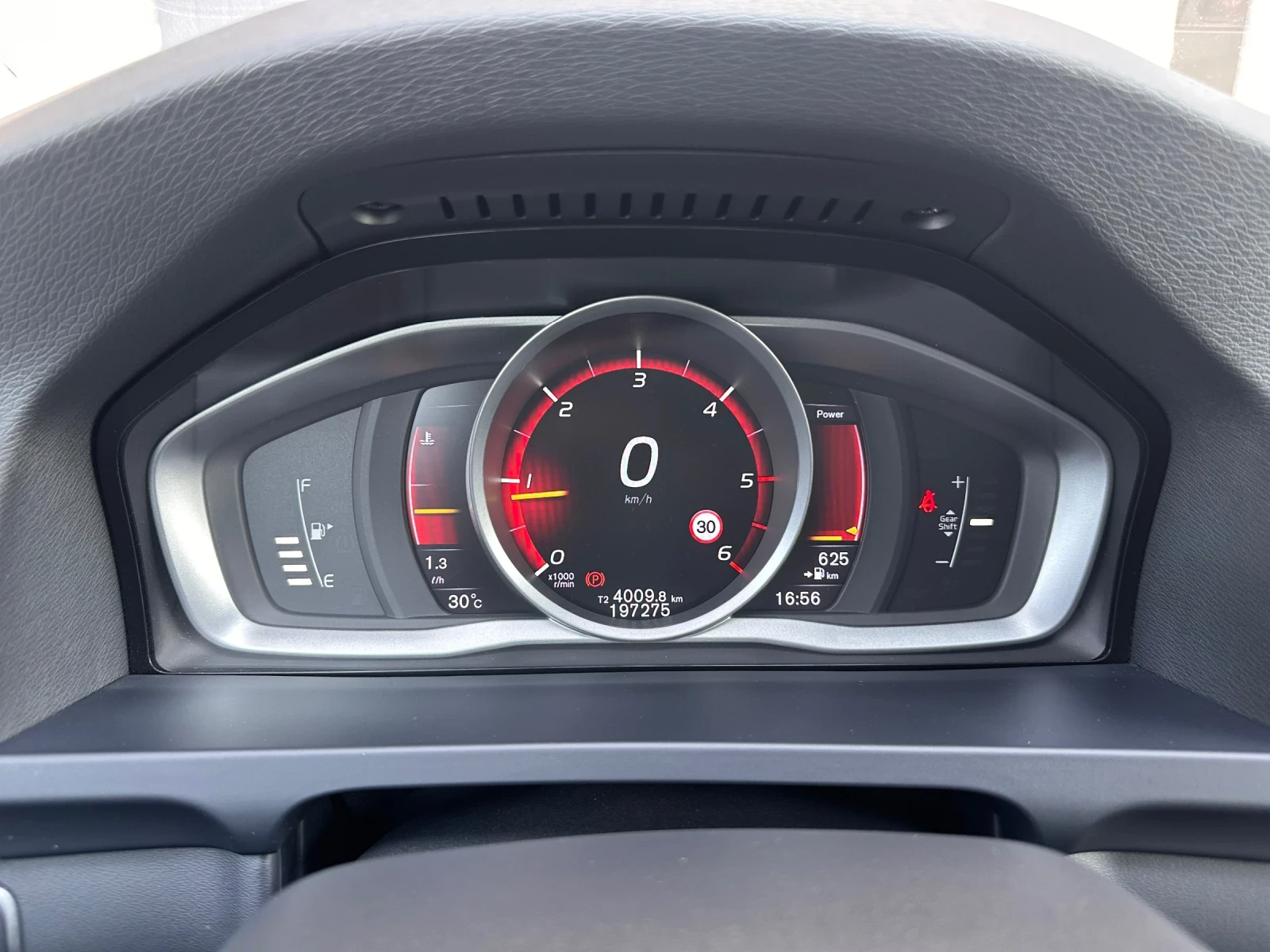 Volvo V60 Momentum - изображение 6