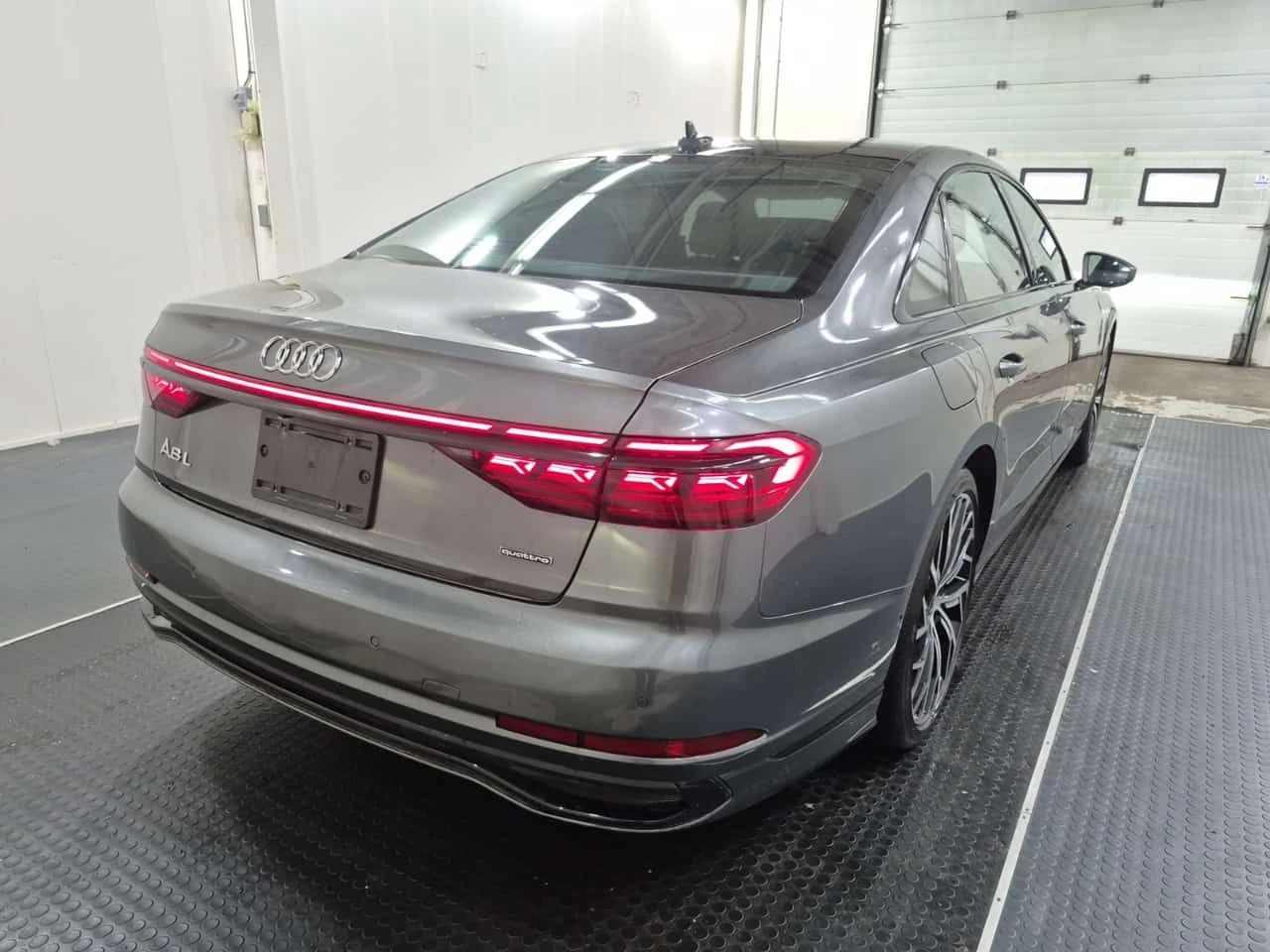Audi A8 L| BANG & OLUFSEN| ОБДУХВАНЕ| PANO| 2 KЛЮЧА| , снимка 3 - Автомобили и джипове - 54615853
