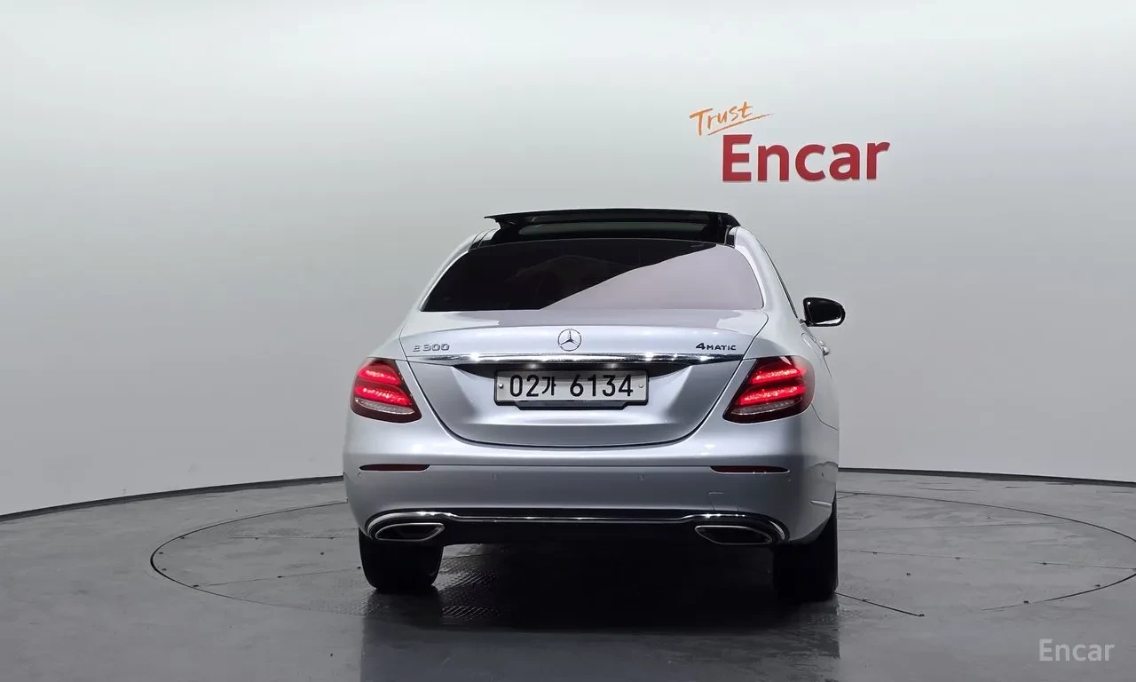 Mercedes-Benz E 300 burmester* multibeam led* Parking Assist, снимка 4 - Автомобили и джипове - 54720632