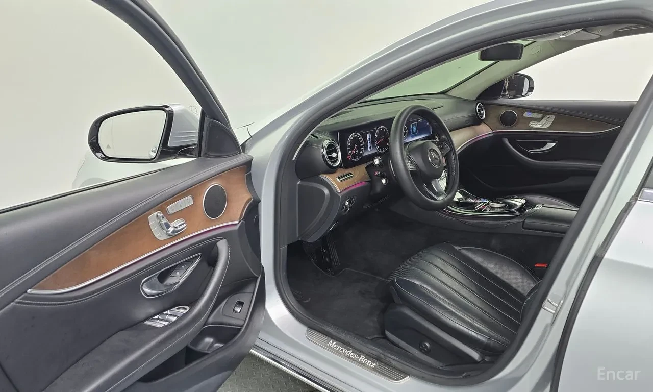 Mercedes-Benz E 300 burmester* multibeam led* Parking Assist, снимка 6 - Автомобили и джипове - 54720632