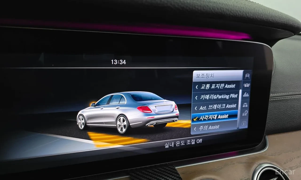 Mercedes-Benz E 300 burmester* multibeam led* Parking Assist, снимка 13 - Автомобили и джипове - 54720632