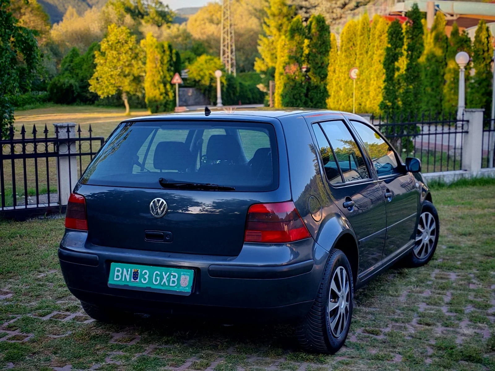 VW Golf 1.9TDI(90)* FACELIFT* КЛИМАТРОНИК* НОВ ВНОС* , снимка 6 - Автомобили и джипове - 54839632