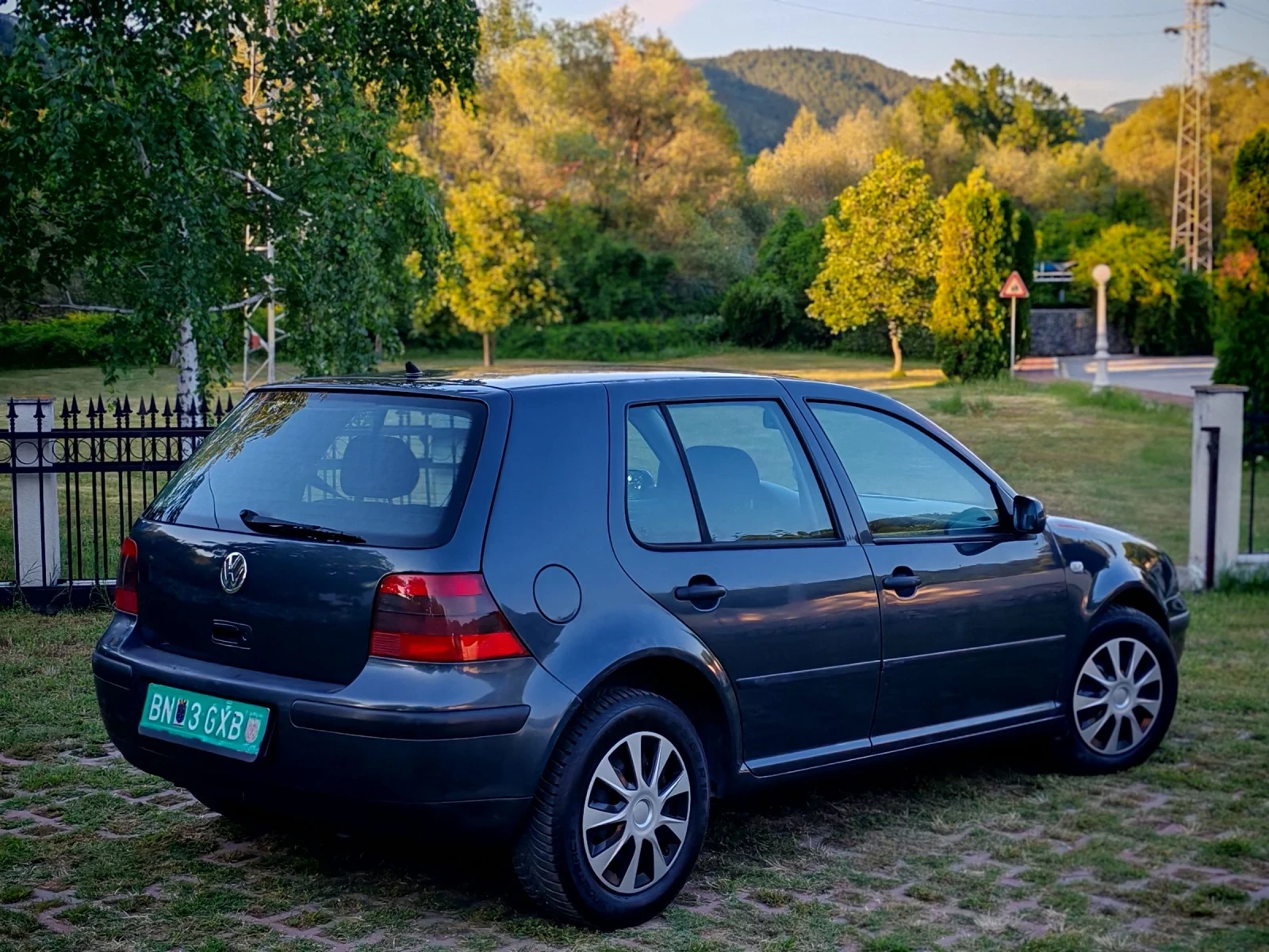 VW Golf 1.9TDI(90)* FACELIFT* КЛИМАТРОНИК* НОВ ВНОС* , снимка 7 - Автомобили и джипове - 54839632