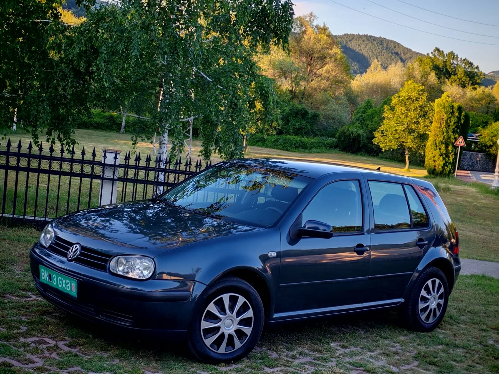 VW Golf 1.9TDI(90)* FACELIFT* КЛИМАТРОНИК* НОВ ВНОС* , снимка 3 - Автомобили и джипове - 54839632