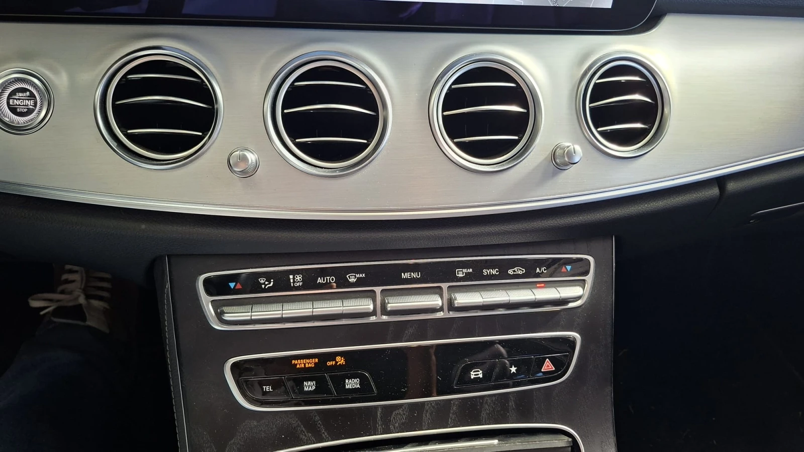 Mercedes-Benz E 220 d 4-MATIC AMG 9G FACELIFT FULLL!!! 100% РЕАЛНИ КM, снимка 12 - Автомобили и джипове - 55559459