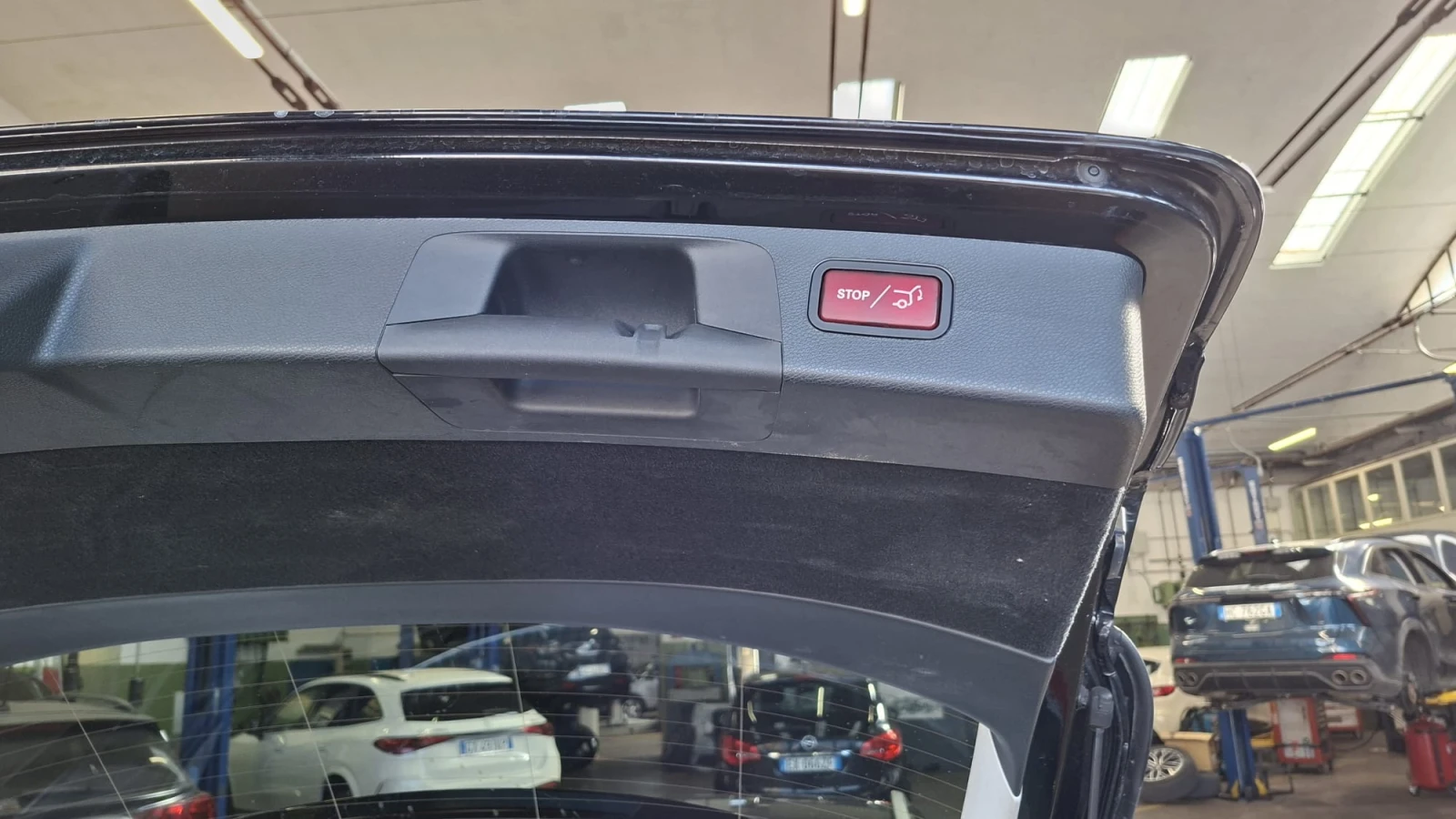 Mercedes-Benz E 220 d 4-MATIC AMG 9G FACELIFT FULLL!!! 100% РЕАЛНИ КM, снимка 16 - Автомобили и джипове - 55559459