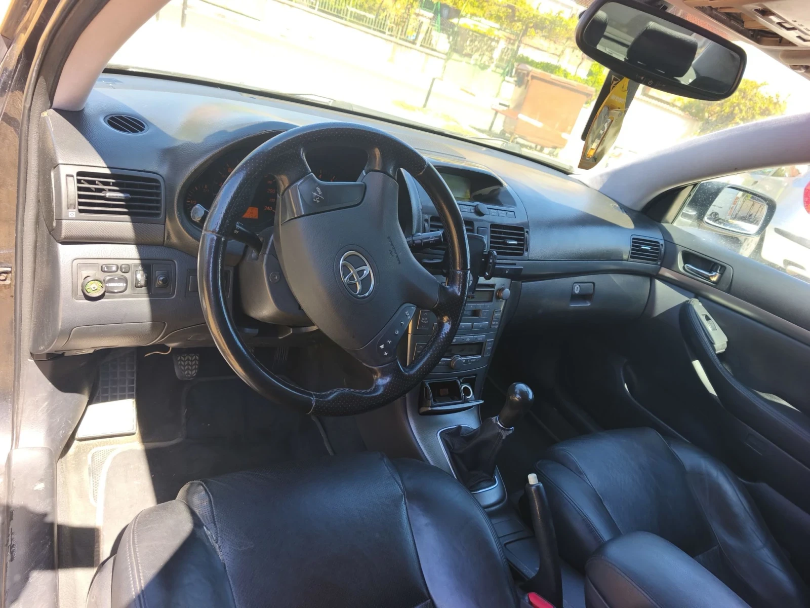 Toyota Avensis 1.8 с газова уредба brc, снимка 5 - Автомобили и джипове - 55980765