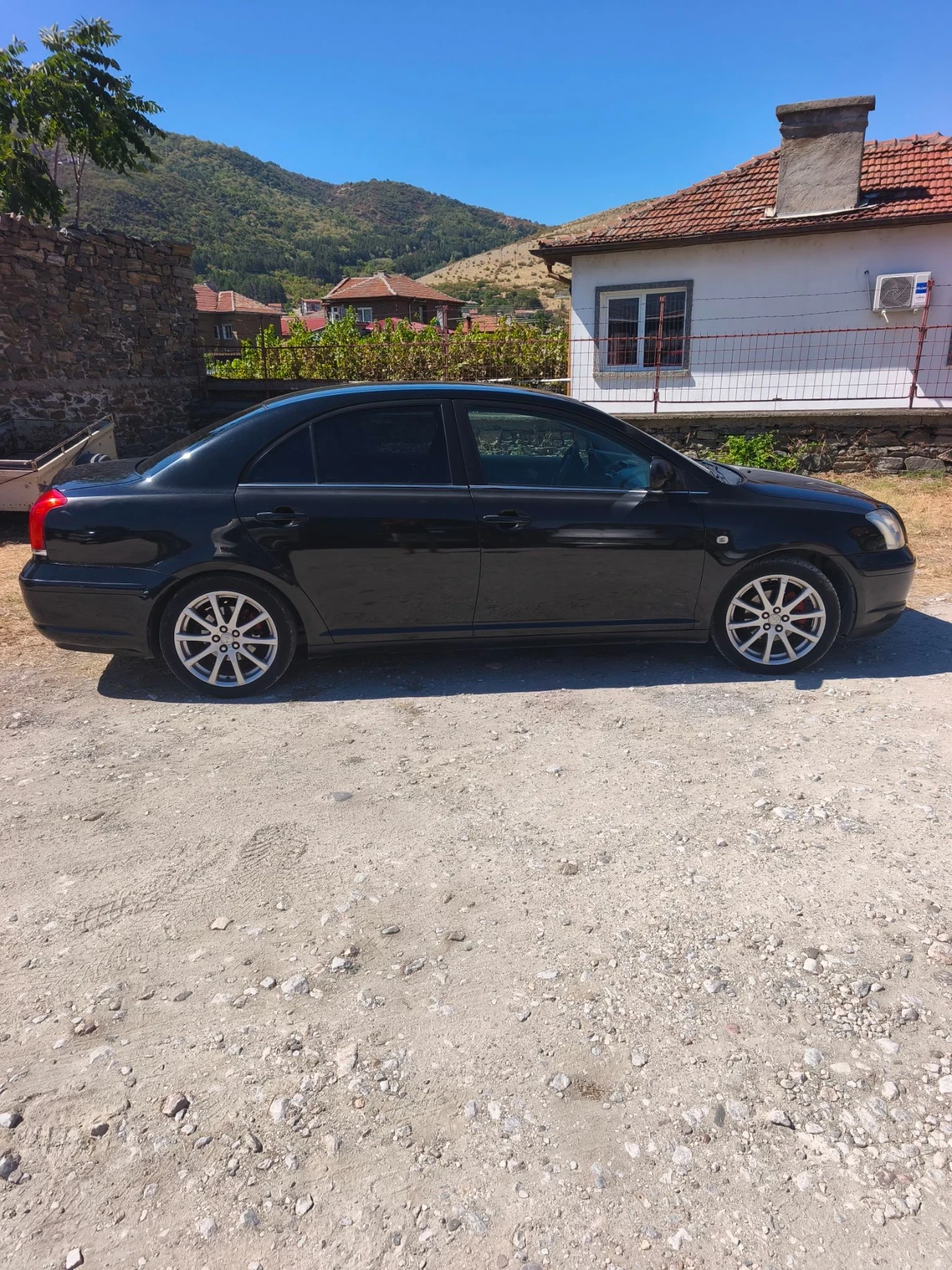 Toyota Avensis 1.8 с газова уредба brc, снимка 3 - Автомобили и джипове - 55980765