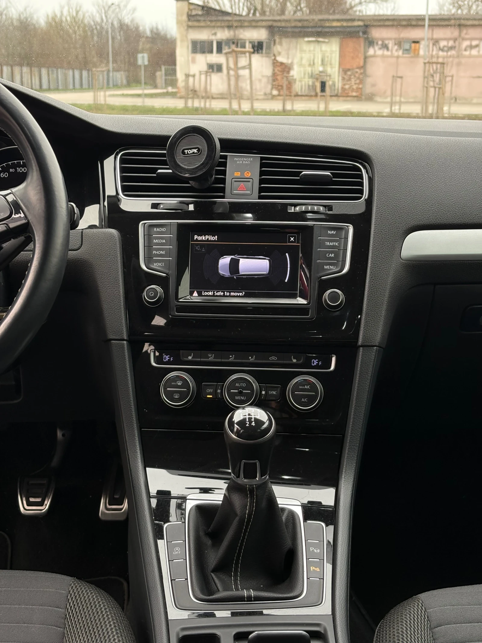 VW Golf 1.6 TDI 110 HP Cup, снимка 9 - Автомобили и джипове - 56528300