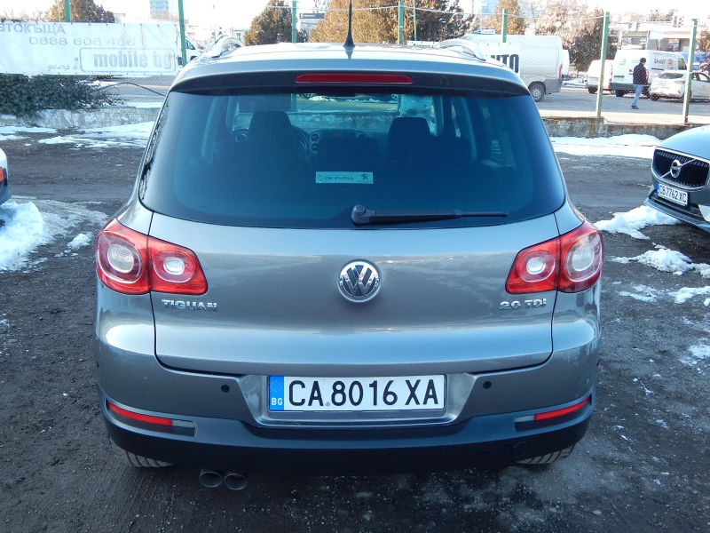 VW Tiguan 2.0TDI* 4X4* ПЕРЕФЕКТНА* , снимка 5 - Автомобили и джипове - 49210706