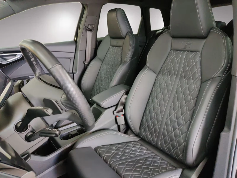 Audi Q4 50e-tron/299HP/SB/S-LINE/PANO/MATRIX/MEMO/HUD/548g, снимка 5 - Автомобили и джипове - 52309503