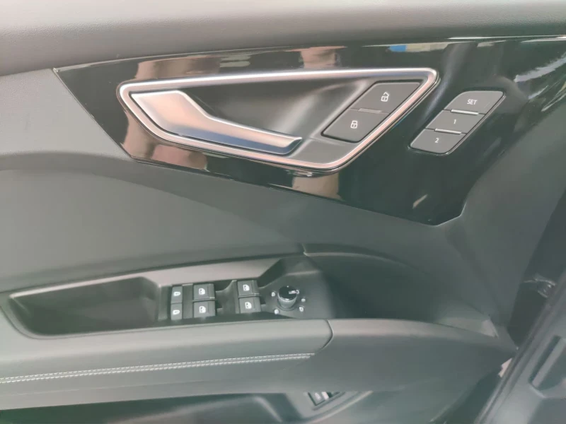 Audi Q4 50e-tron/299HP/SB/S-LINE/PANO/MATRIX/MEMO/HUD/548g, снимка 11 - Автомобили и джипове - 52309503