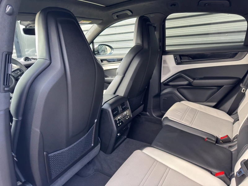 Porsche Cayenne GTS/FACELIFT/COUPE/SPORT DESIGN/SPORT CHRONO/BOSE/, снимка 17 - Автомобили и джипове - 53162681