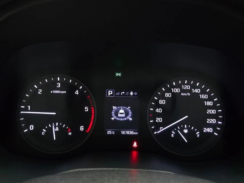 Hyundai Tucson Diesel 2.0 2WD| 136к.с.| ВКЛ.ТЕХНОТЕСТ, снимка 8 - Автомобили и джипове - 55293521