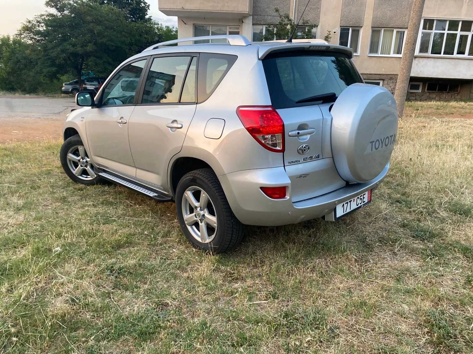 Toyota Rav4 D-4D luxury - изображение 7