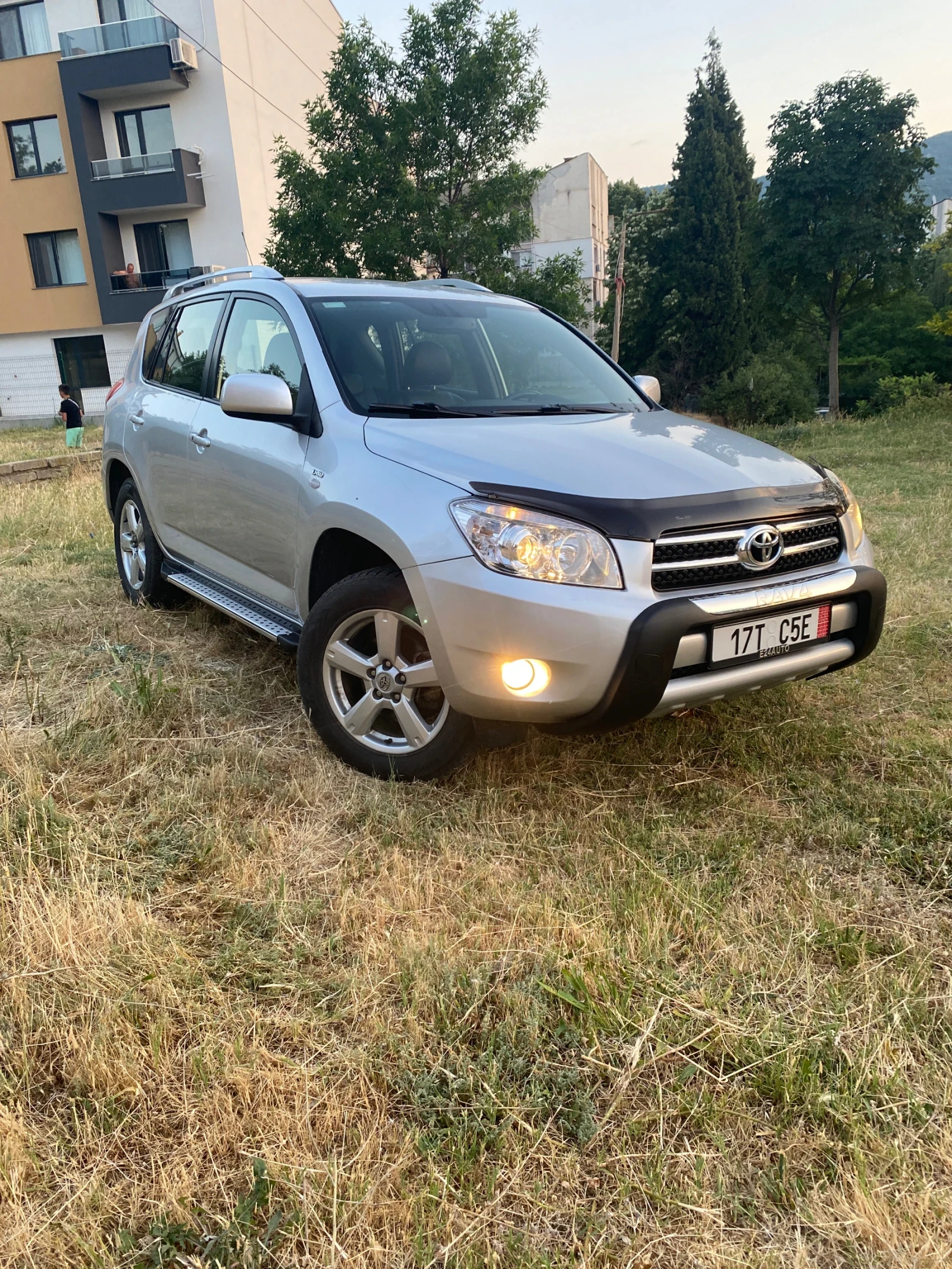 Toyota Rav4 D-4D luxury - изображение 3