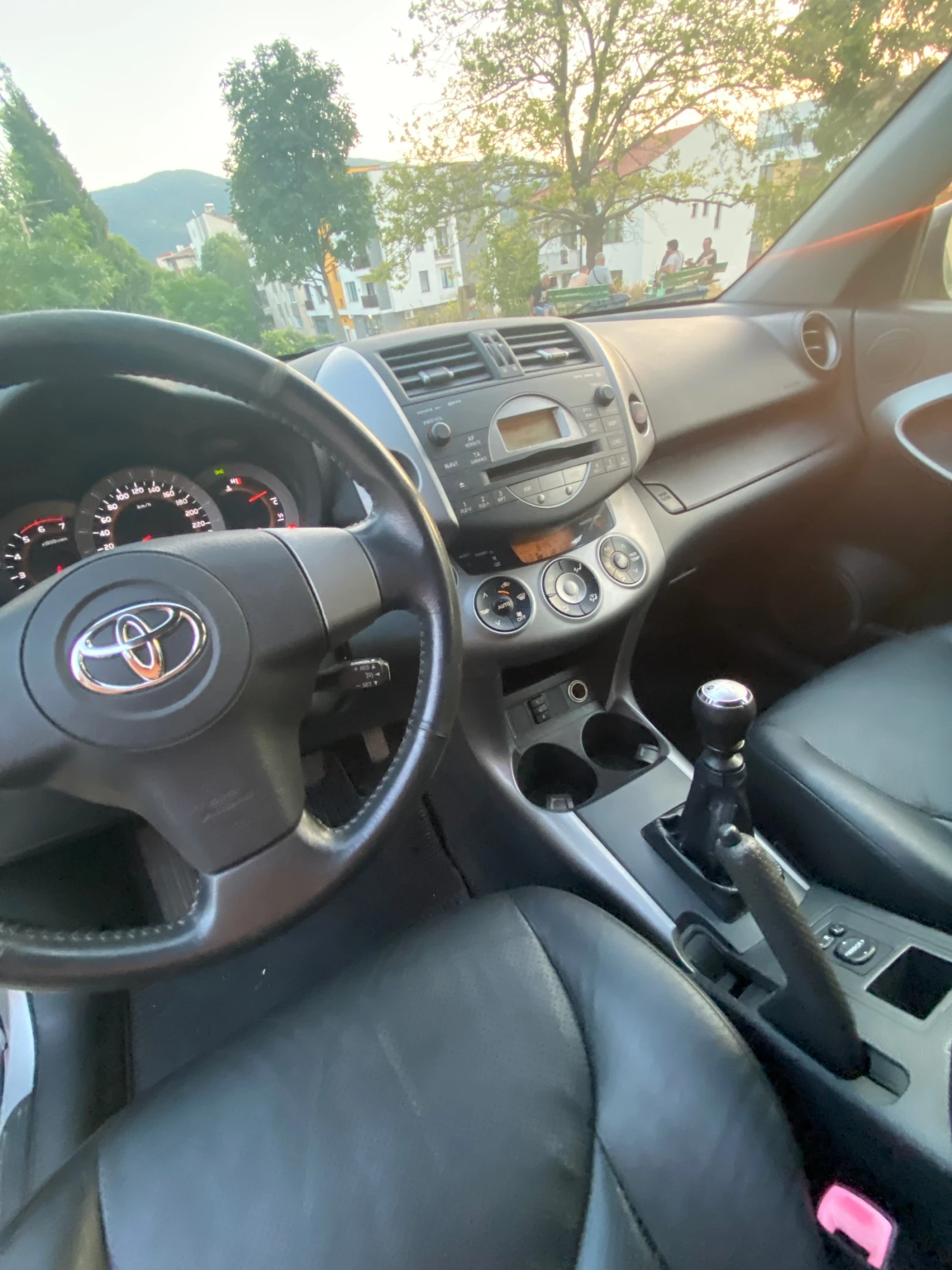 Toyota Rav4 D-4D luxury - изображение 10