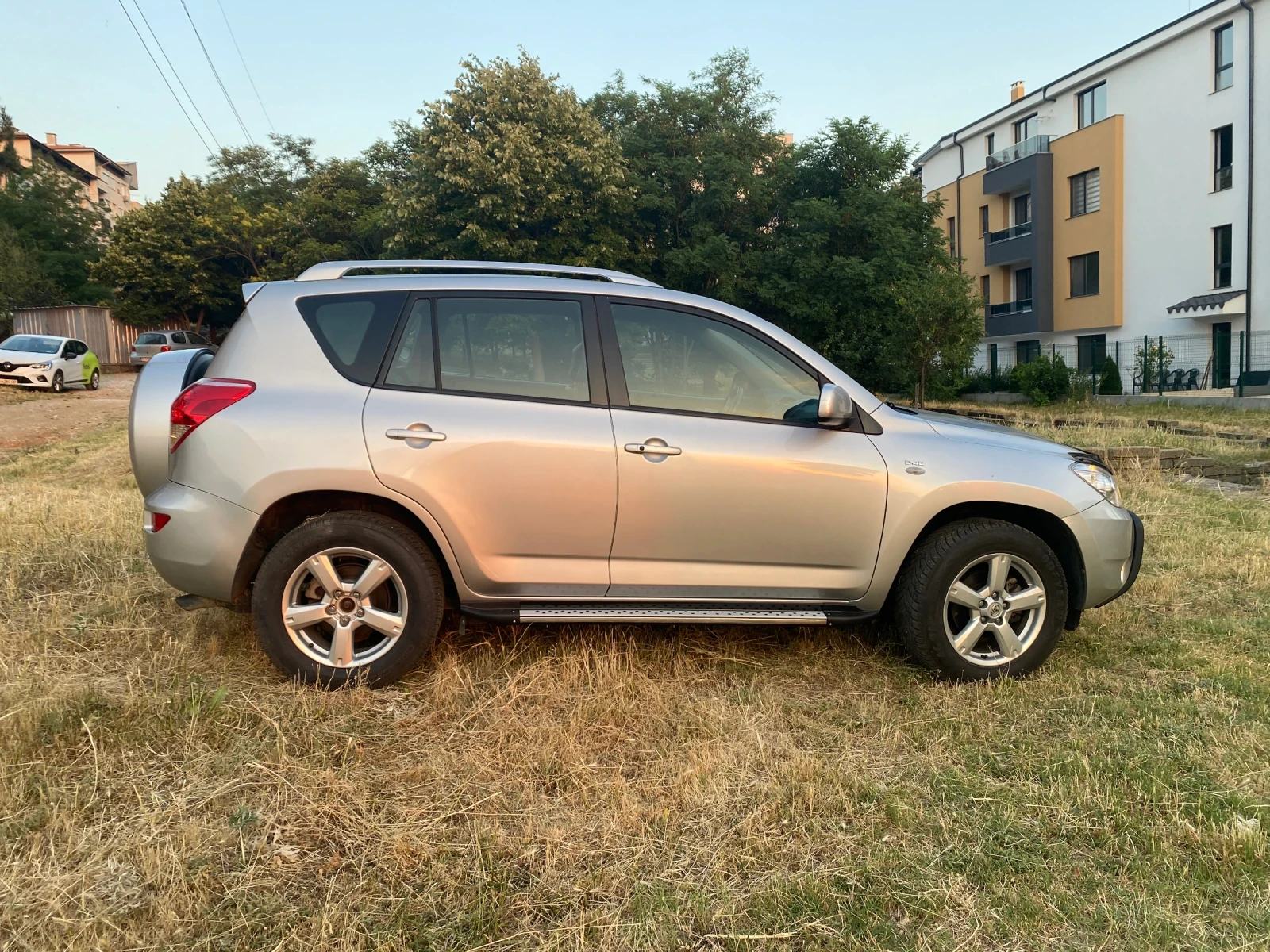 Toyota Rav4 D-4D luxury - изображение 4