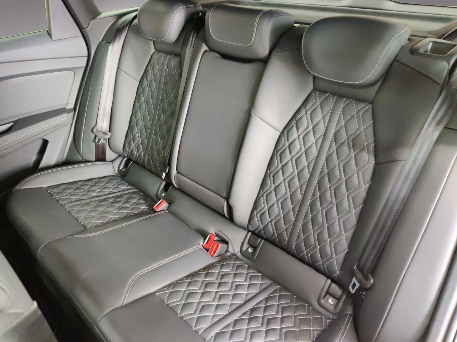 Audi Q4 50e-tron/299HP/SB/S-LINE/PANO/MATRIX/MEMO/HUD/548g | Mobile.bg   13