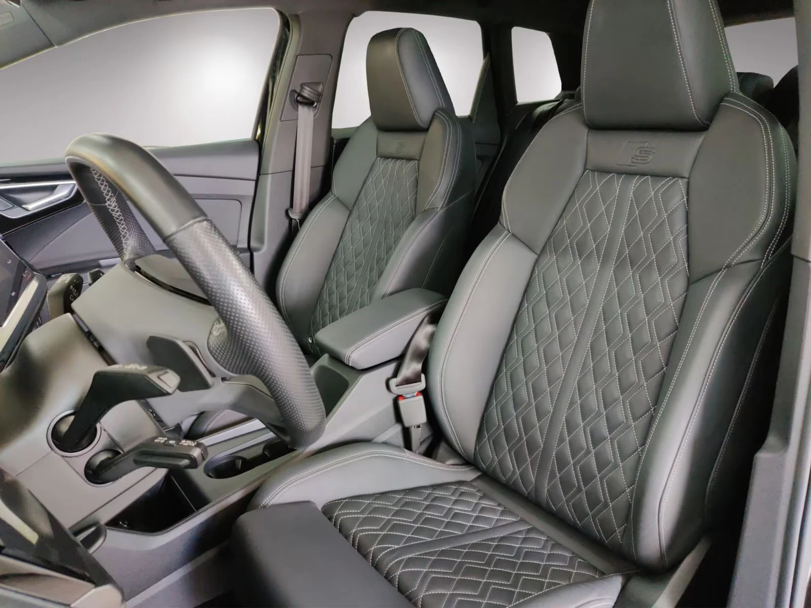 Audi Q4 50e-tron/299HP/SB/S-LINE/PANO/MATRIX/MEMO/HUD/548g - изображение 5