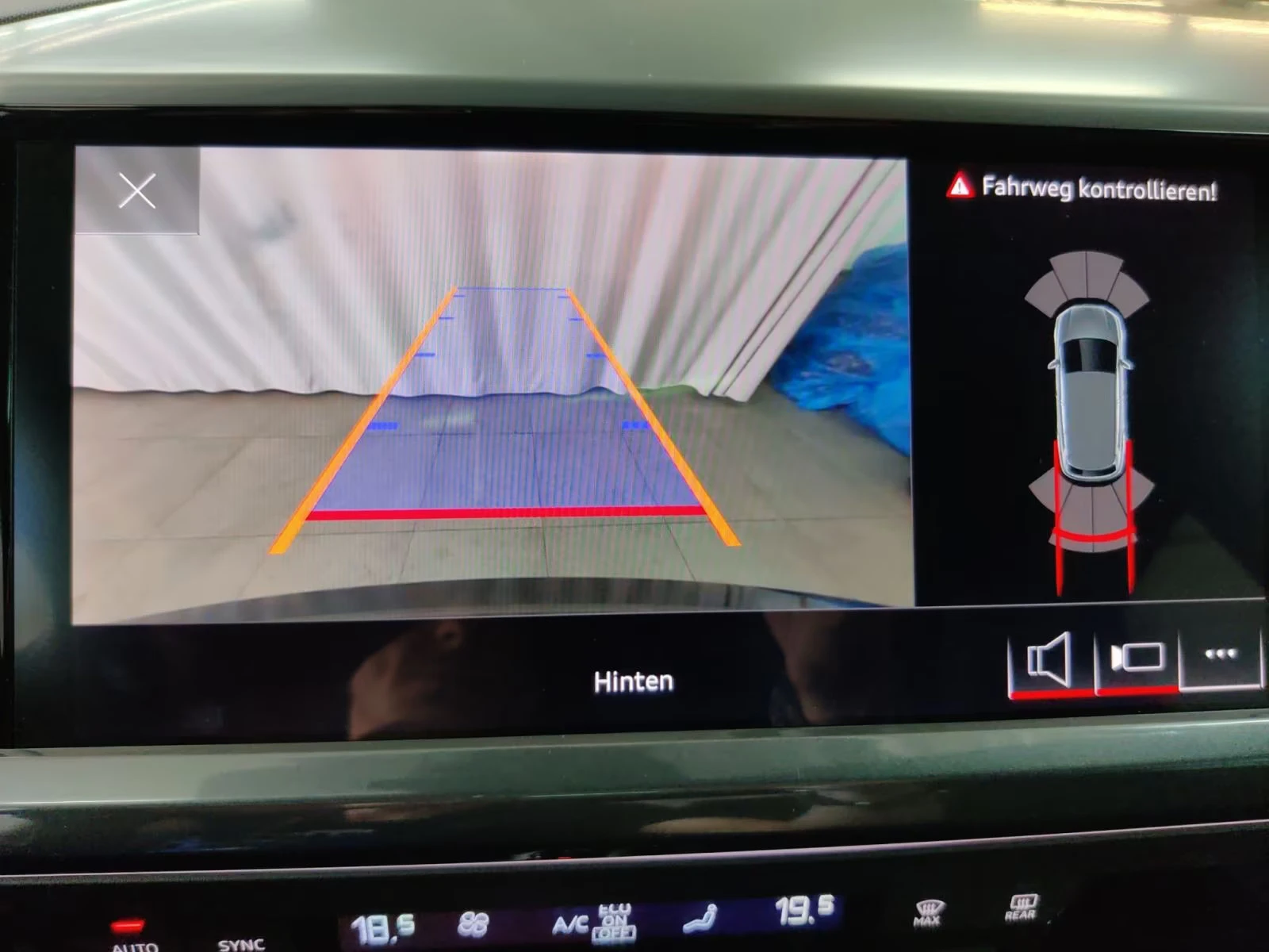 Audi Q4 50e-tron/299HP/SB/S-LINE/PANO/MATRIX/MEMO/HUD/548g - изображение 10