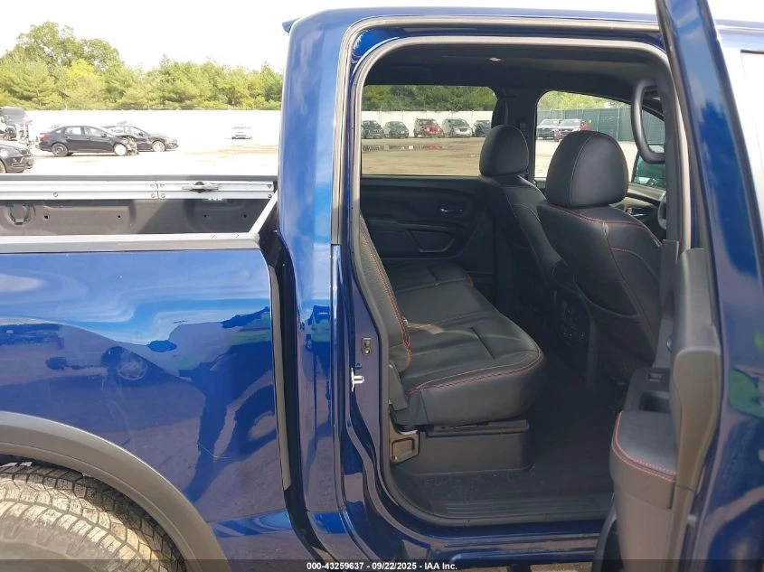 Nissan Titan crew cab PRO-4X 4X4/5.6 - изображение 10