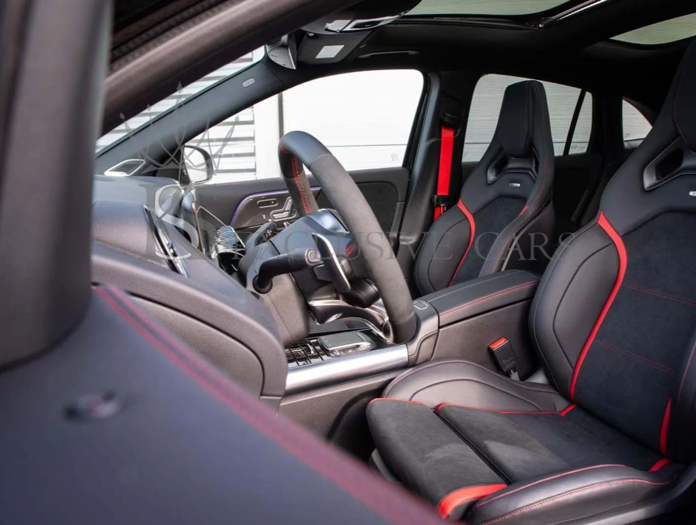 Mercedes-Benz GLA 45 AMG AMG S* 4M* PANO* CARBON* HUD* 360* , снимка 7 - Автомобили и джипове - 54867785