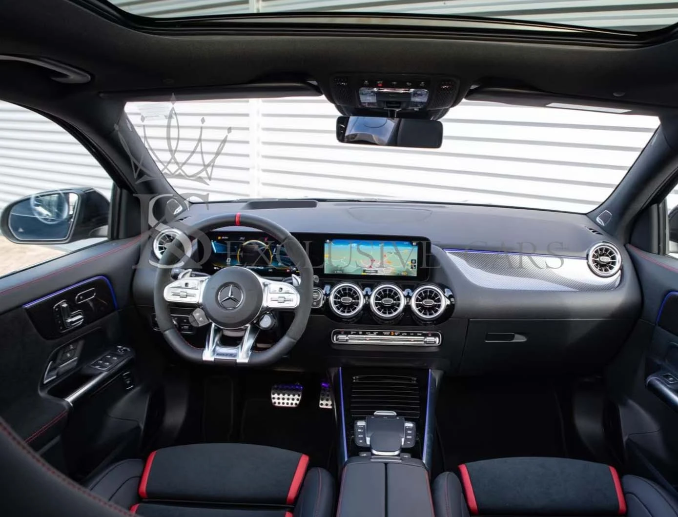 Mercedes-Benz GLA 45 AMG AMG S* 4M* PANO* CARBON* HUD* 360* , снимка 8 - Автомобили и джипове - 54867785