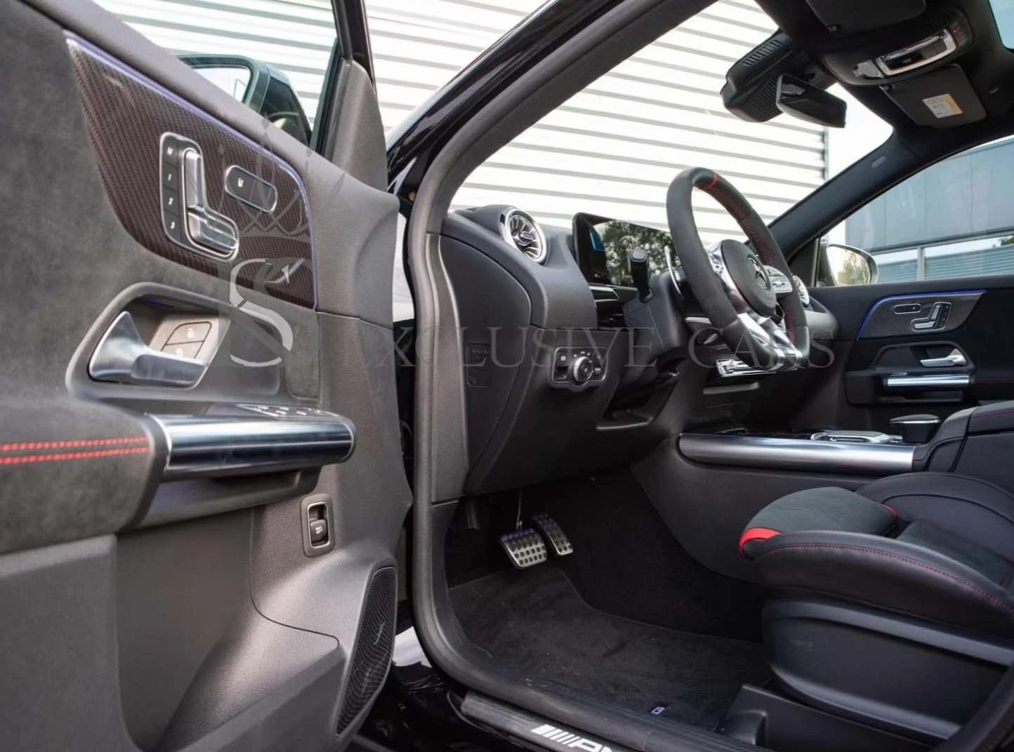 Mercedes-Benz GLA 45 AMG AMG S* 4M* PANO* CARBON* HUD* 360* , снимка 5 - Автомобили и джипове - 54867785