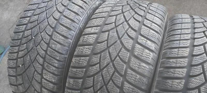 Гуми Зимни 255/40R18, снимка 2 - Гуми и джанти - 31457167