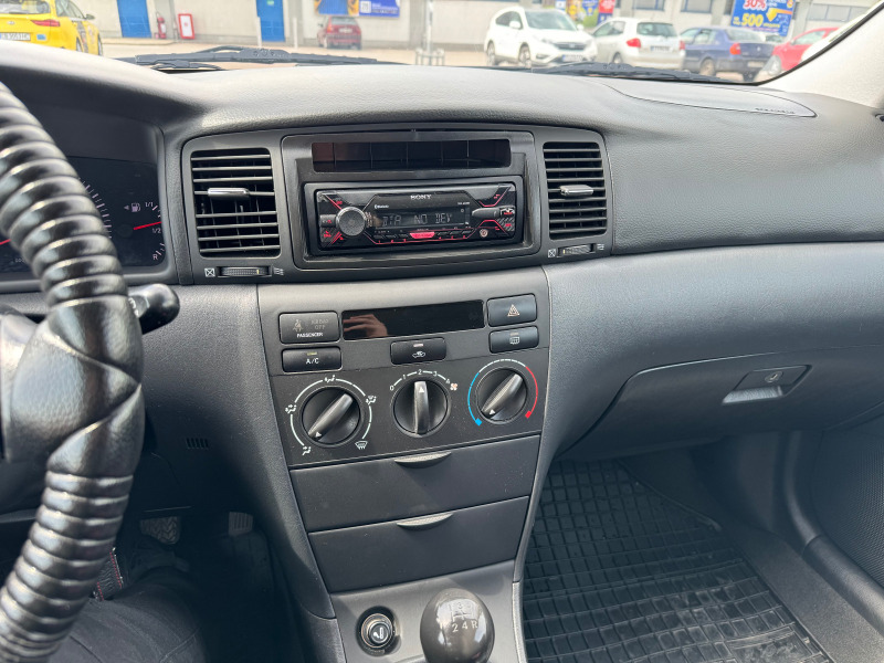 Toyota Corolla 1.6 VVTI , снимка 8 - Автомобили и джипове - 45780999