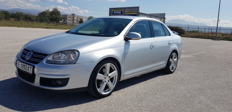 VW Jetta 2.0 TDI, снимка 1 - Автомобили и джипове - 47359404